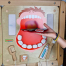 MASTERKIDZ Higiena Jamy Ustnej Ścienna Tablica Sensoryczna Flex Montessori